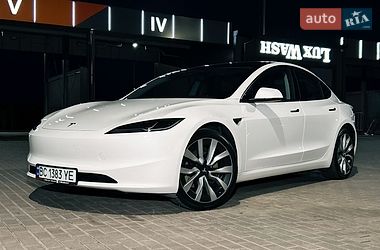 Седан Tesla Model 3 2024 в Львове