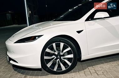 Седан Tesla Model 3 2024 в Львові
