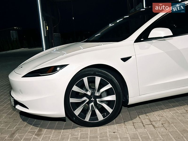 Седан Tesla Model 3 2024 в Львові