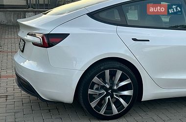 Седан Tesla Model 3 2024 в Львові