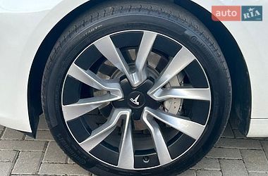 Седан Tesla Model 3 2024 в Львові