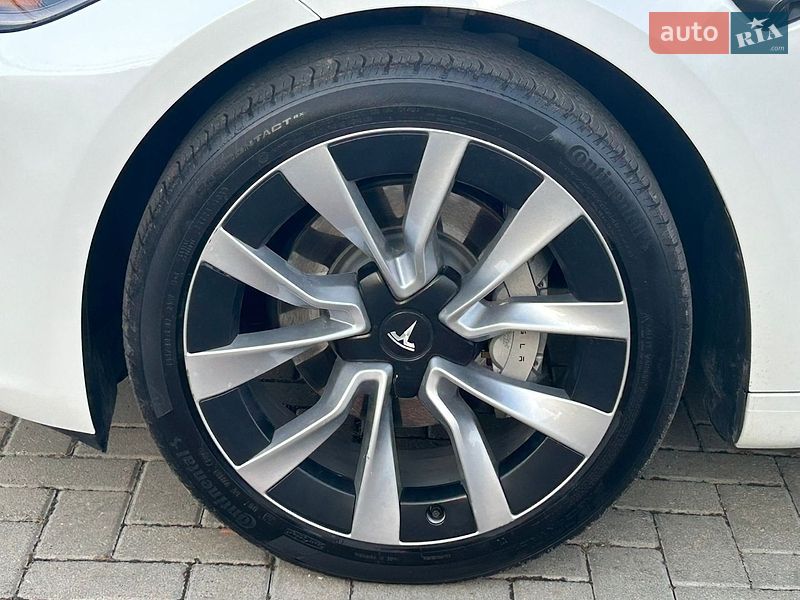 Седан Tesla Model 3 2024 в Львові