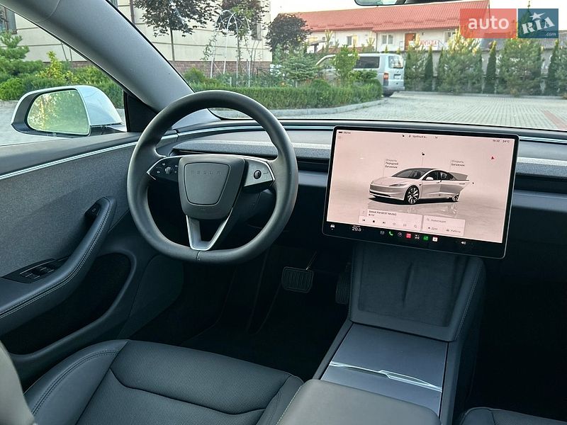 Седан Tesla Model 3 2024 в Львові