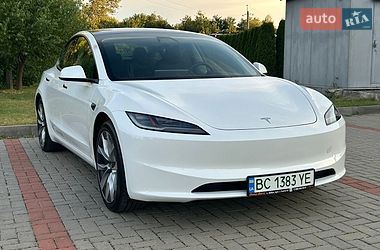Седан Tesla Model 3 2024 в Львові