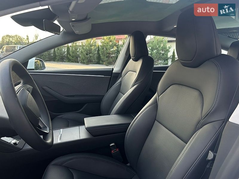 Седан Tesla Model 3 2024 в Львові