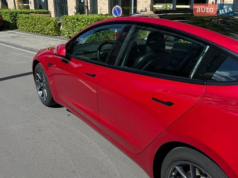 Седан Tesla Model 3 2022 в Киеве