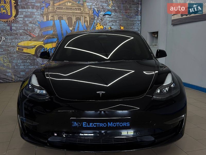 Седан Tesla Model 3 2022 в Львові
