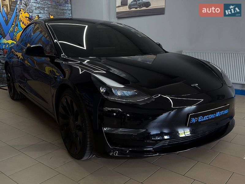 Седан Tesla Model 3 2022 в Львові
