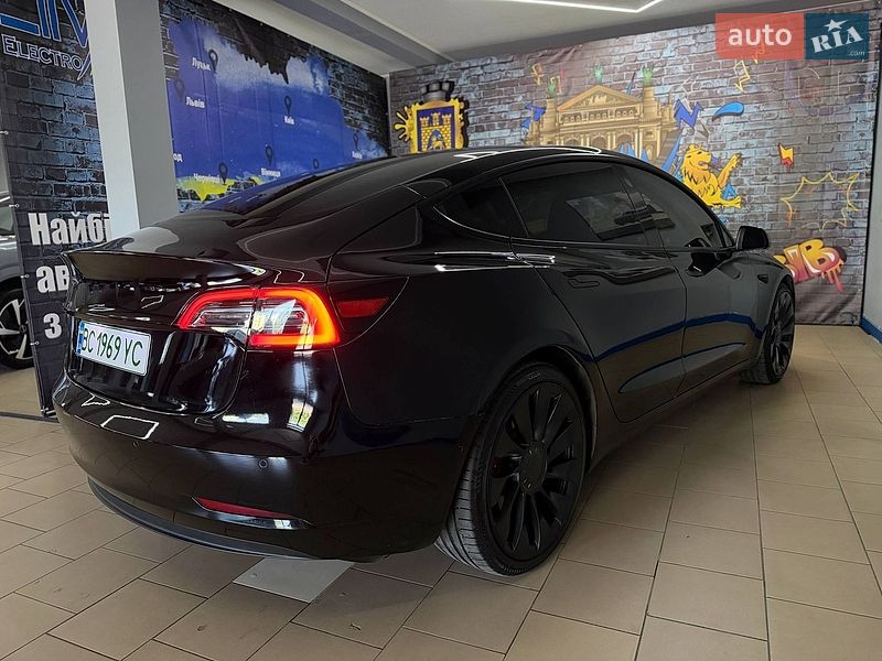 Седан Tesla Model 3 2022 в Львові