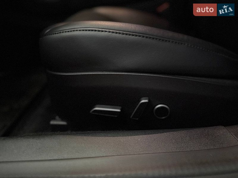 Седан Tesla Model 3 2022 в Львові