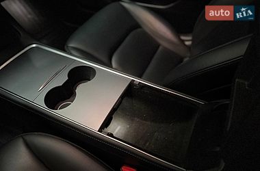 Седан Tesla Model 3 2022 в Львові