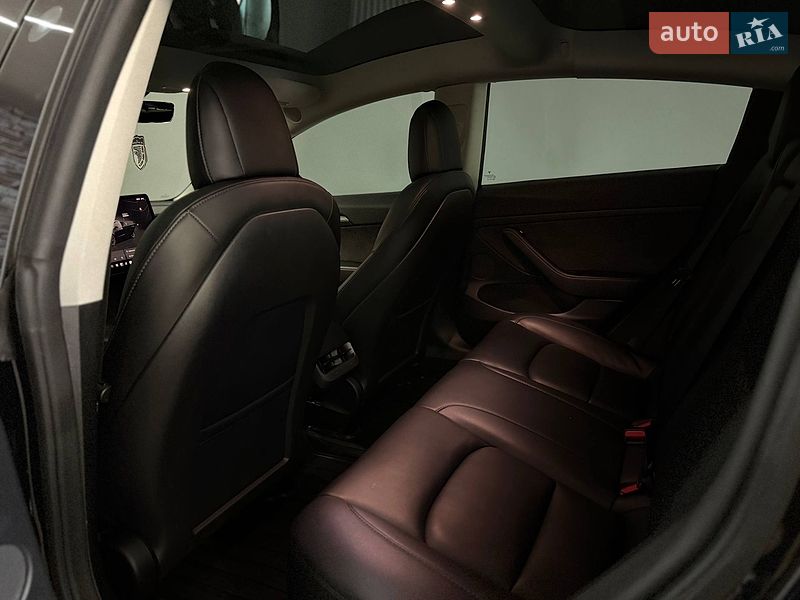 Седан Tesla Model 3 2022 в Львові