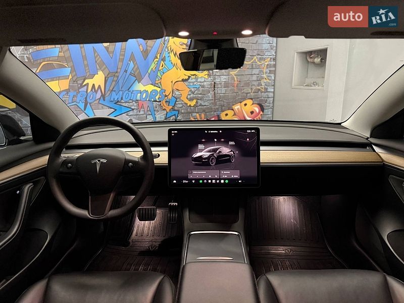 Седан Tesla Model 3 2022 в Львові