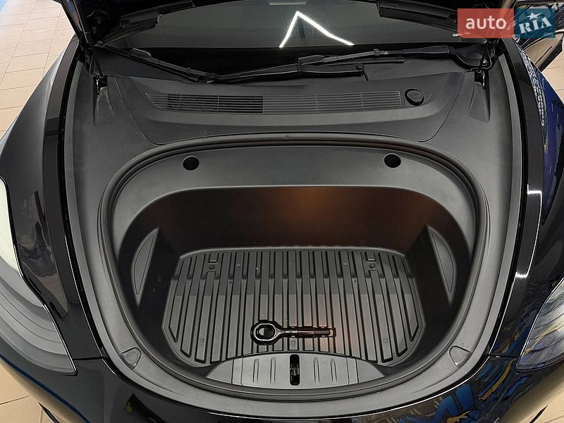 Седан Tesla Model 3 2022 в Львові