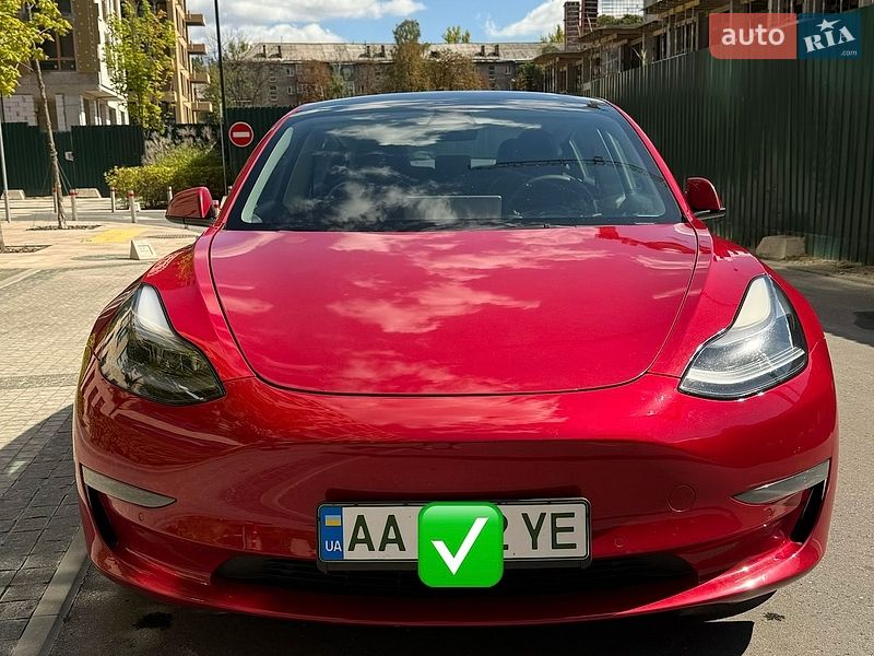 Седан Tesla Model 3 2022 в Киеве