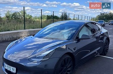 Седан Tesla Model 3 2022 в Киеве
