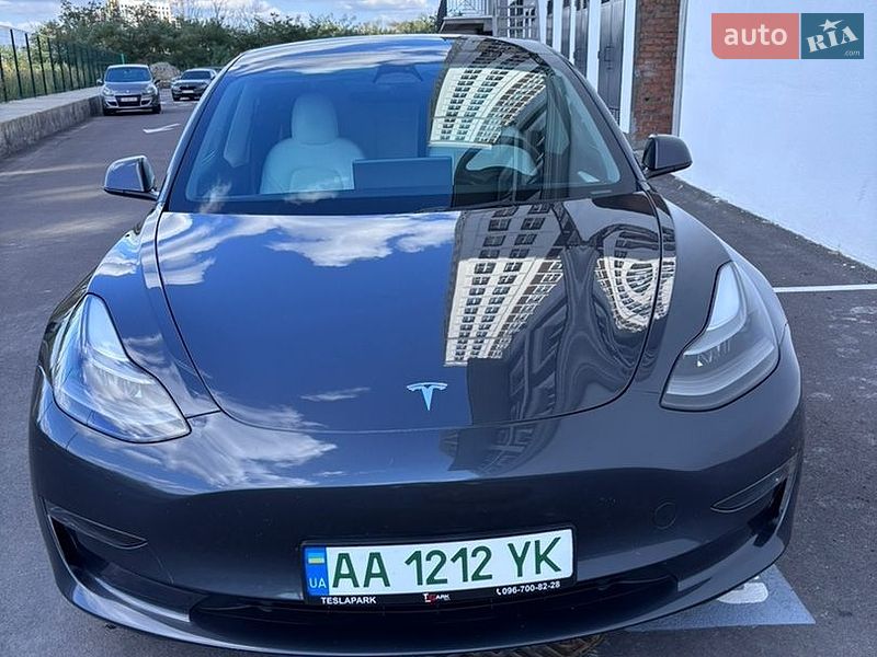 Седан Tesla Model 3 2022 в Києві