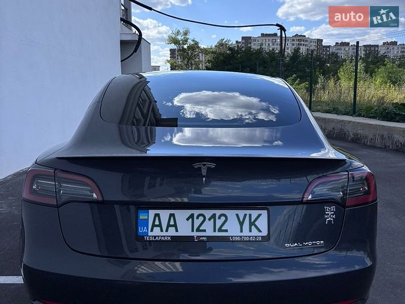 Седан Tesla Model 3 2022 в Києві