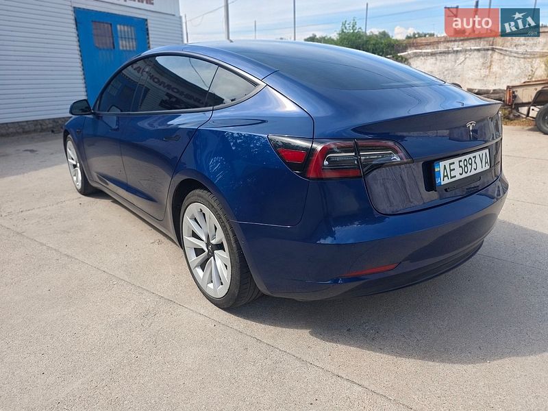 Седан Tesla Model 3 2021 в Томаковке