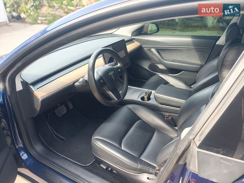 Седан Tesla Model 3 2021 в Томаковке