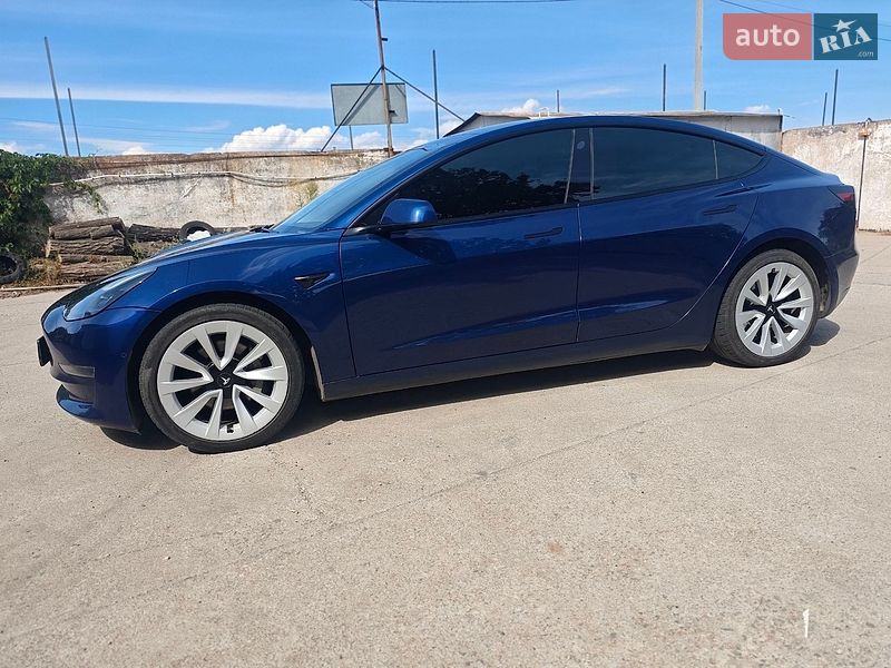 Седан Tesla Model 3 2021 в Томаковке