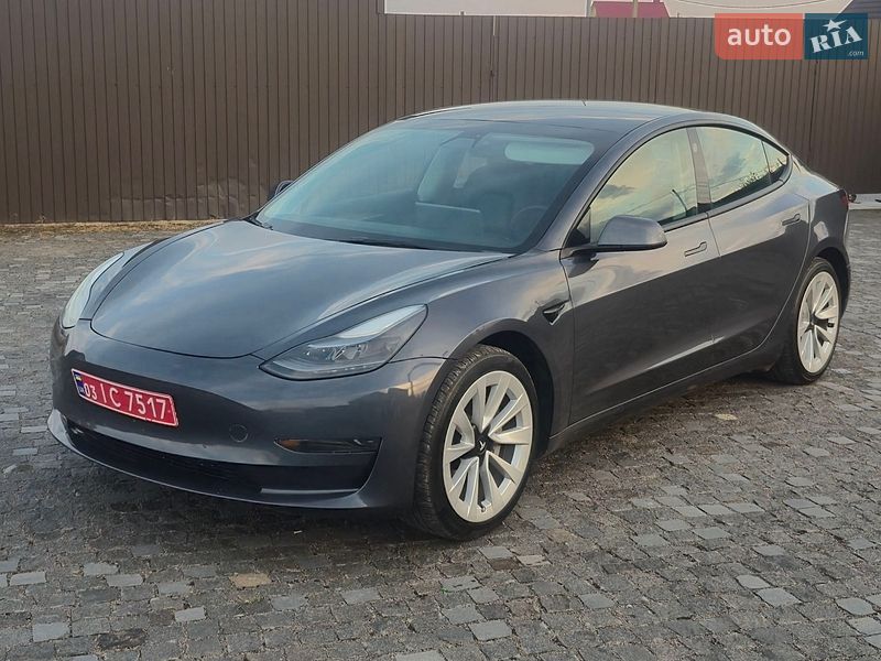 Седан Tesla Model 3 2023 в Ровно