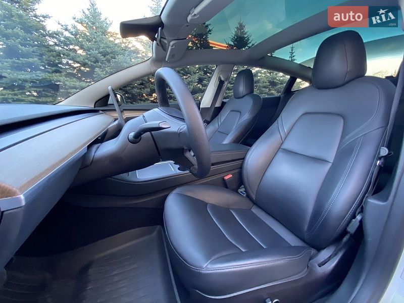 Седан Tesla Model 3 2023 в Києві