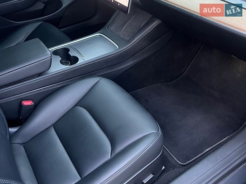 Седан Tesla Model 3 2021 в Днепре