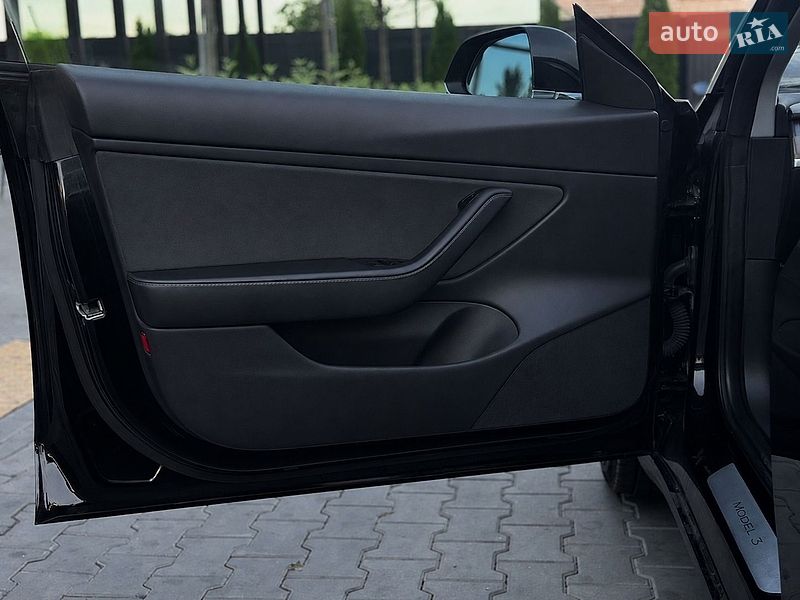 Седан Tesla Model 3 2019 в Луцьку