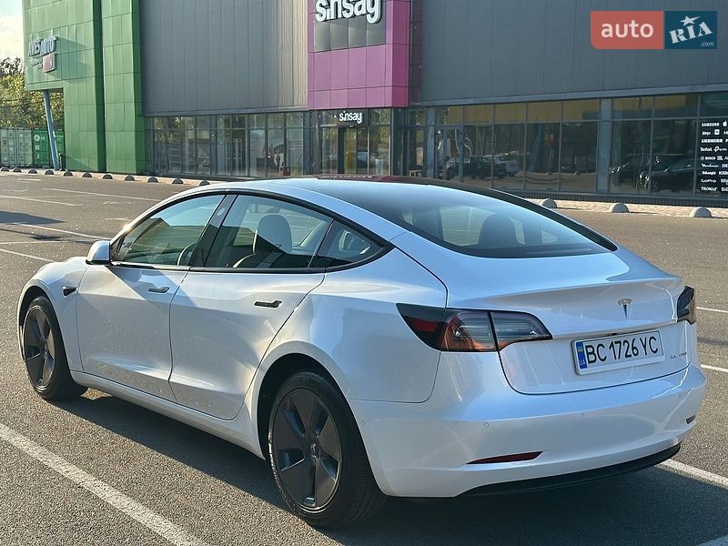 Седан Tesla Model 3 2022 в Киеве