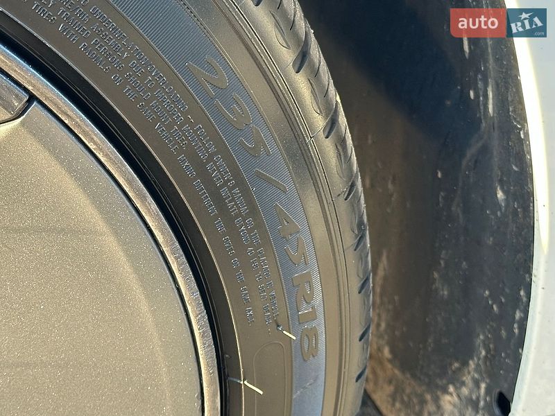 Седан Tesla Model 3 2022 в Киеве