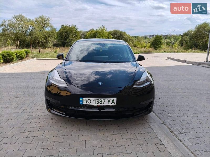 Седан Tesla Model 3 2020 в Івано-Франківську