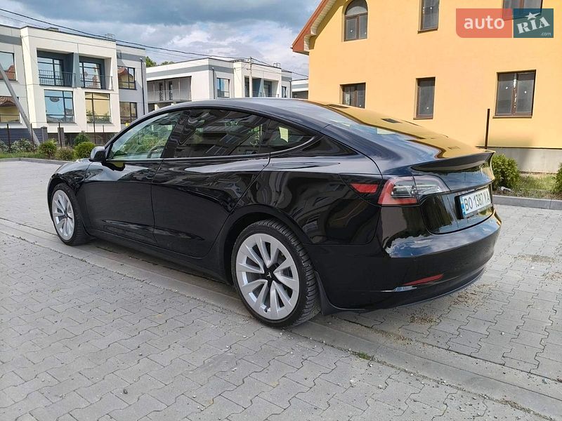 Седан Tesla Model 3 2020 в Івано-Франківську