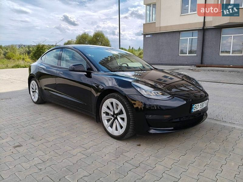 Седан Tesla Model 3 2020 в Івано-Франківську