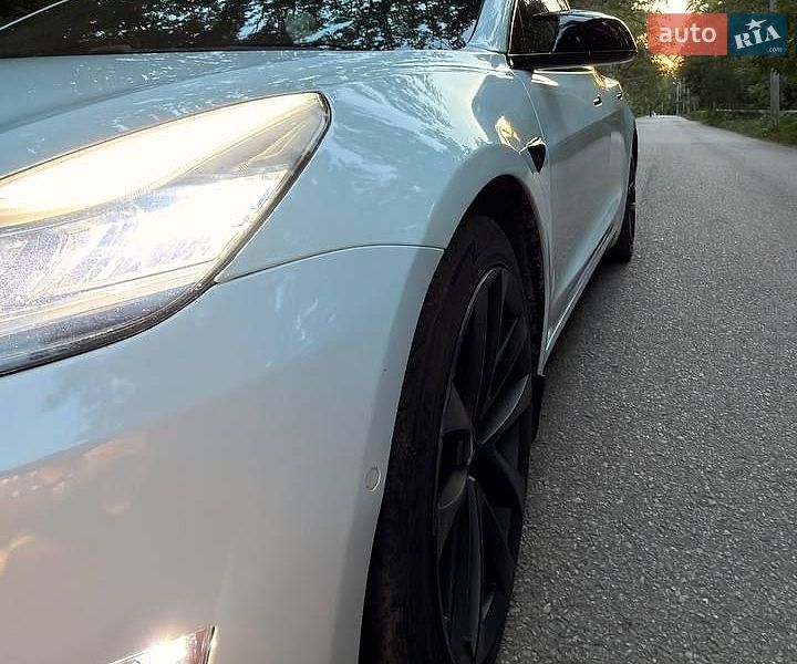 Седан Tesla Model 3 2018 в Харкові