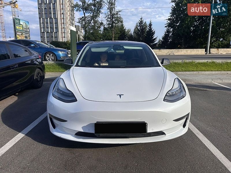 Седан Tesla Model 3 2018 в Киеве