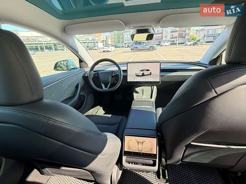 Седан Tesla Model 3 2024 в Києві