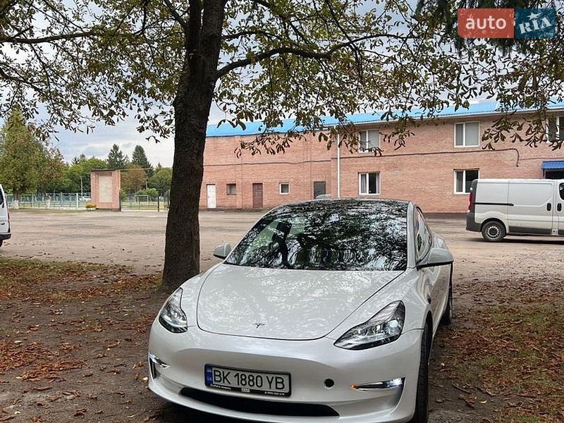 Седан Tesla Model 3 2021 в Млиніві фото Седан Tesla Model 3 2021 в Млиніві