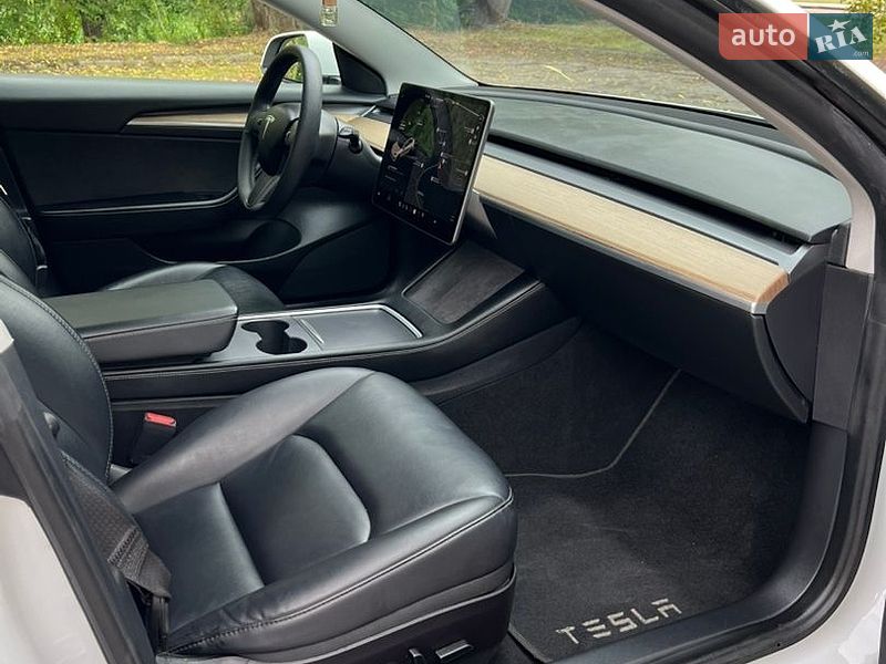 Седан Tesla Model 3 2021 в Млиніві фото 16 Седан Tesla Model 3 2021 в Млиніві