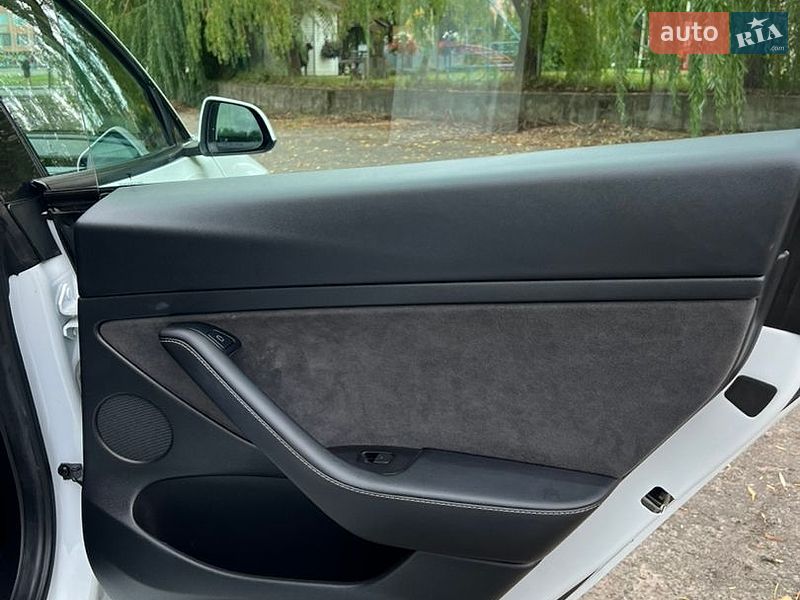 Седан Tesla Model 3 2021 в Млиніві фото 18 Седан Tesla Model 3 2021 в Млиніві