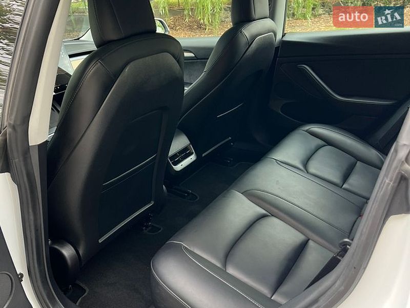 Седан Tesla Model 3 2021 в Млиніві фото 24 Седан Tesla Model 3 2021 в Млиніві