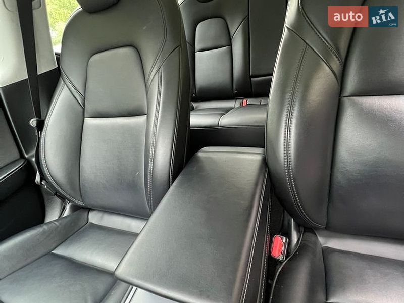 Седан Tesla Model 3 2021 в Млиніві фото 32 Седан Tesla Model 3 2021 в Млиніві