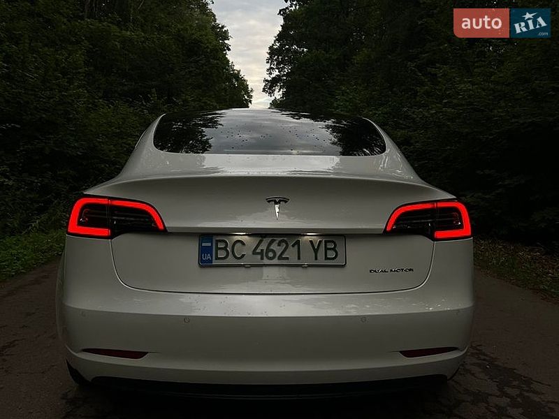 Седан Tesla Model 3 2019 в Львові
