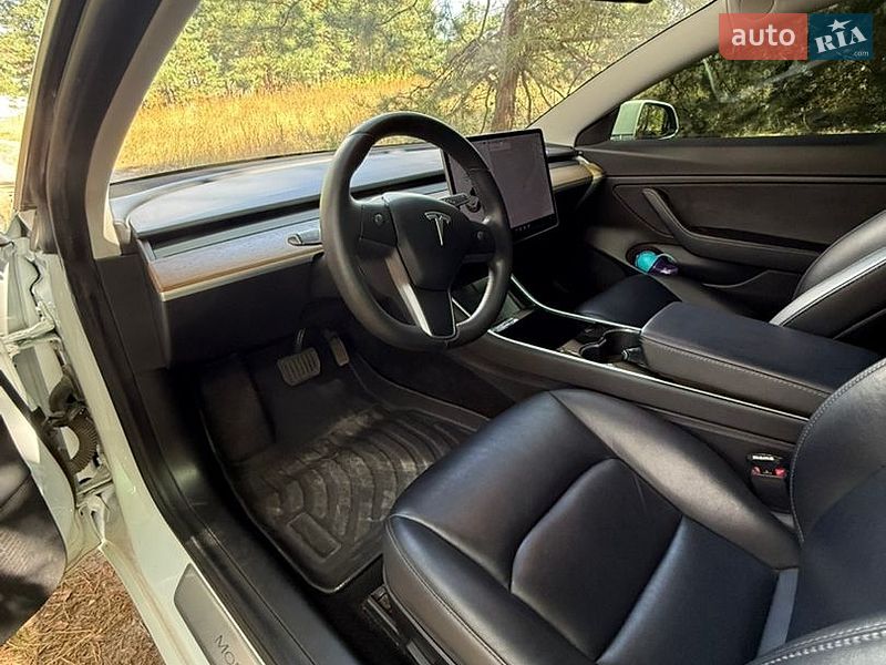 Седан Tesla Model 3 2020 в Обухові