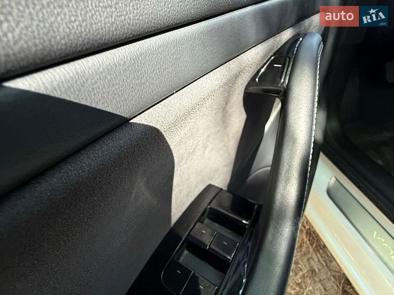 Седан Tesla Model 3 2020 в Обухові