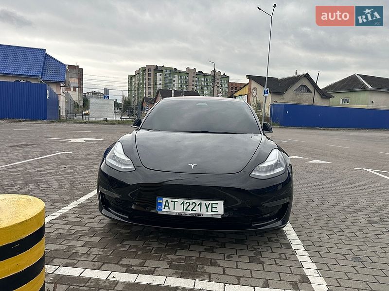 Седан Tesla Model 3 2018 в Ивано-Франковске