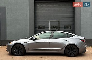 Седан Tesla Model 3 2025 в Киеве