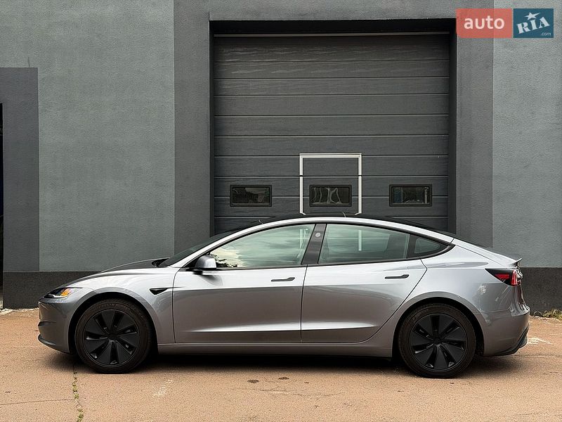 Седан Tesla Model 3 2025 в Киеве
