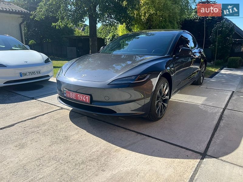 Седан Tesla Model 3 2024 в Ровно