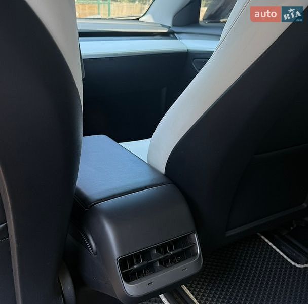Седан Tesla Model 3 2021 в Кривому Розі